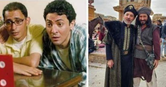 فتحى عبد الوهاب يمازح أحمد عيد بصورة من فيلم ثقافى بعد ظهورهما فى الحشاشين