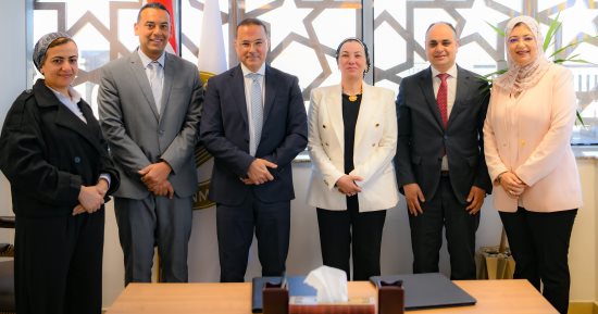 "الغردقة الخضراء" توقع برتوكول بقيمة 3 ملايين دولار لدعم الطاقة والنقل