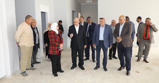 محافظ القاهرة يتفقد أعمال إقامة مصنع للملابس الجاهزة بحى الأسمرات