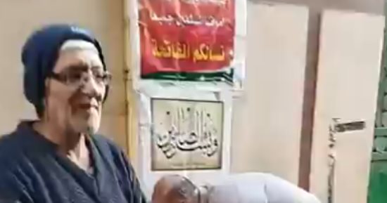 يا عرقسوس شفا وخمير.. شوف عم صلاح وحكاية 40 سنة مع مشروب رمضان