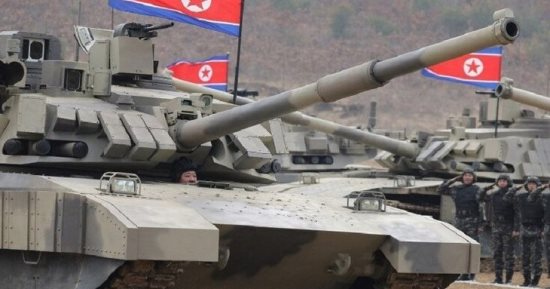 الزعيم الكورى الشمالى يكشف النقاب عن دبابة جديدة ويقودها بنفسه