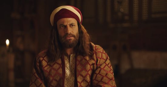 مسلسل الحشاشين الحلقة 4.. أبيات شعر عمر الخيام أمام ملك شاه