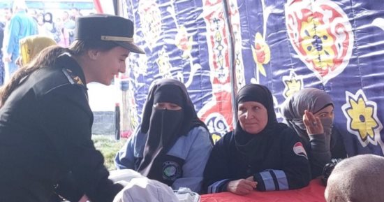 الشرطة فى خدمة الصائمين.. الداخلية توزع وجبات على المواطنين.. تساعد العمالة غير المنتظمة ومن يتطلب عملهم التواجد بالشوارع.. وتوفر سلع بأسعار مخفضة بمبادرة كلنا واحد ومنافذ أمان.. صور