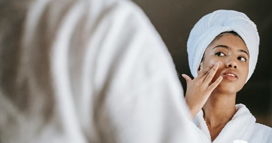 وصفات طبيعية لتفتيح البشرة بخطوات سهلة.. للحصول على وجه مشرق