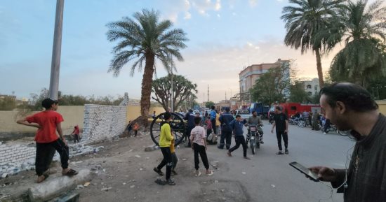 شاهد الفرحة وتجمع الأهالى أمام مدفع الإفطار بالأقصر.. فيديو