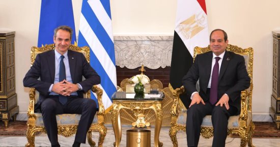 الرئيس السيسى ورئيس وزراء اليونان يؤكدان تكثيف الجهود لإنهاء الكارثة الإنسانية فى غزة