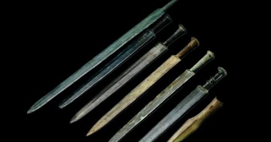 العثور على 500 قطعة أثرية بمقبرة من حقبة الممالك المتحاربة بالصين 