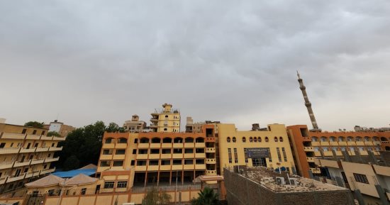 أمطار خفيفة تضرب شوارع مدينة الأقصر صباحاً