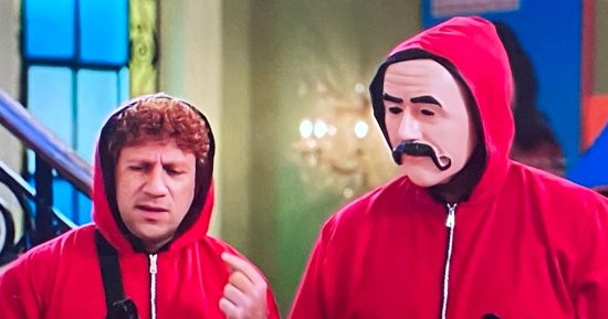 مسلسل الكبير أوى 8 الحلقة 8.. العصابة والرهائن يرتدون ماسك الكبير