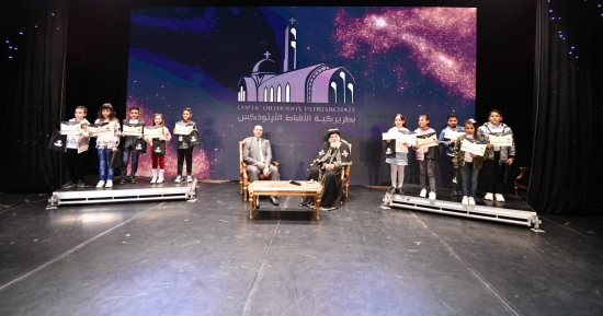 البابا تواضروس الثانى يكرم الفائزين فى مسابقة التعليم لمادة التربية الدينية