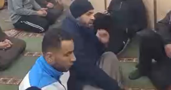 صلاة فجر اليوم العاشر من شهر رمضان المبارك بكفر الشيخ.. فيديو