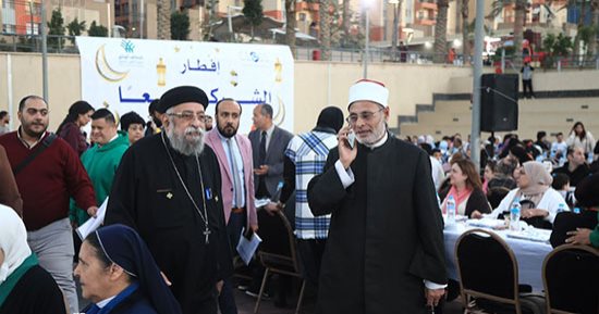 الهيئة القبطية الإنجيلية تنظم إفطارا رمضانيا تحت عنوان "شركاء معا" فى الأسمرات