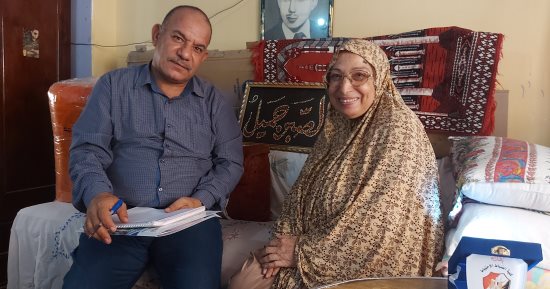 فتاة مصرية قدمت الكثير للمصابين في حرب أكتوبر.. حكاية الصول فايقة حنيدق أشهر ممرضة في حرب رمضان المجيدة.. أصرت على الالتحاق بالقوات المسلحة عقب استشهاد والدها..  وهذا قصتها مع الرئيس السادات.. صور