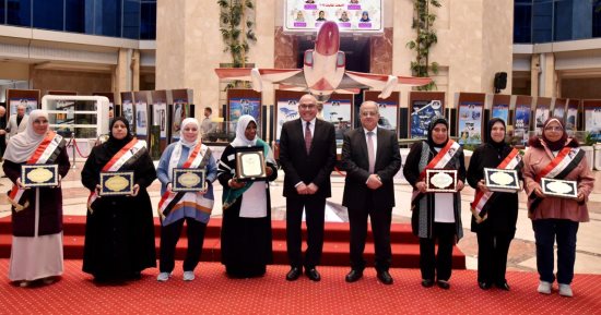 عيد الأم.. رئيس العربية للتصنيع يكرم الأمهات المثاليات