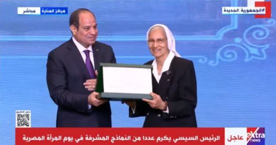 سميحة راغب بشاى.. رائدة بمجال التعليم كرمها الرئيس السيسي فى يوم المرأة