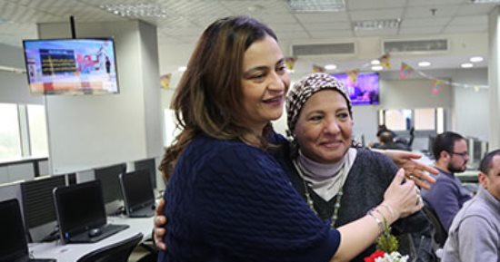 علا الشافعى تحتفل بعيد الأم ويوم المرأة المصرية فى اليوم السابع (صور)