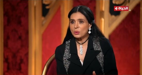 دينا لـ ع المسرح: بقول الآيات المنجيات وآية الكرسى قبل ما أنزل من بيتنا