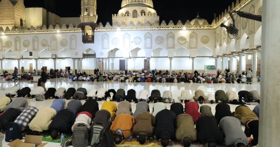 الجامع الأزهر ملتقى المصريين والأجانب فى صلاتى العشاء والتراويح