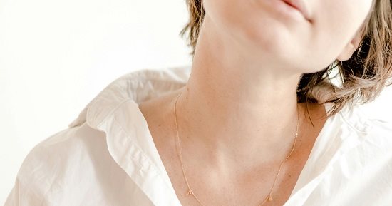 وصفات طبيعية للتخلص من تجاعيد الرقبة.. للحصول على بشرة أكثر حيوية