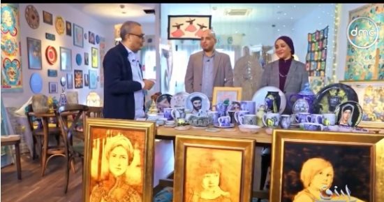 قصة جميلة للوحات فنية مبهرة مرسومة على الخزف.. الحكاية فى "باب رزق".. فيديو