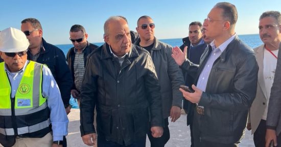 وزير قطاع الأعمال يتفقد شركة سيناء للمنجنيز بأبو زنيمة ويفطر مع العاملين.. صور