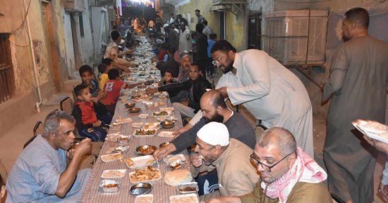 رمضان فى مصر حاجة تانية.. فرحة أهالى الحكروب بأسوان بالإفطار الجماعى.. صور