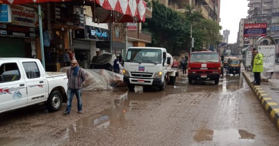 أمطار غزيرة وتراكمات كبيرة.. استمرار رفع مياه الأمطار من طرق القليوبية.. فيديو