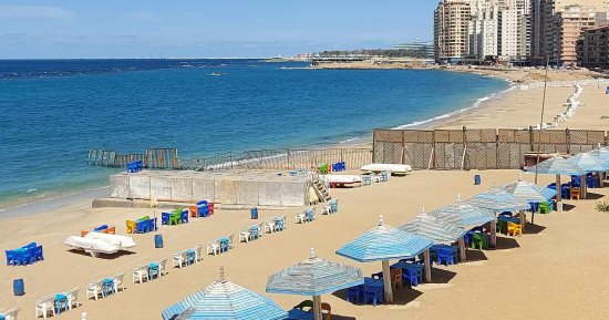 آخر النوات الباردة .. نوة عوة تضرب الإسكندرية .. فيديو