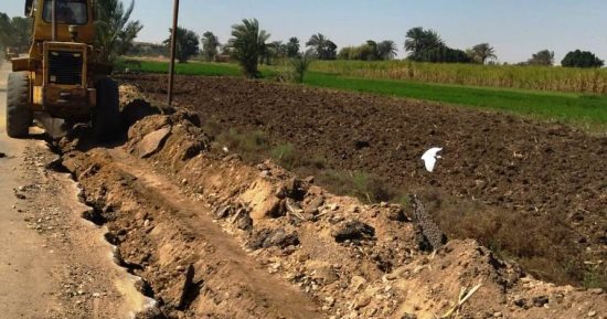 توصيل كابل أرضى لتغذية شبكة كهرباء السباعية بأسوان