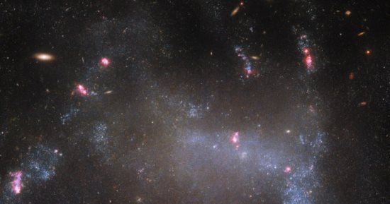 ما مجرة العنكبوت المخيفة التى صورها تلسكوب هابل؟ تقرير يجيب