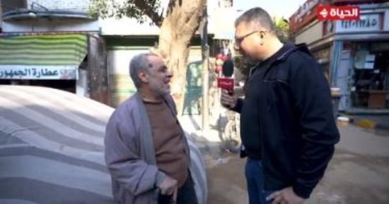  "واحد من الناس" يهدى موظف على المعاش 5 آلاف جنيه 