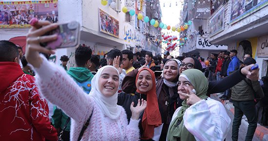 فرحة عارمة بين أهالي المطرية وقت الإفطار 
