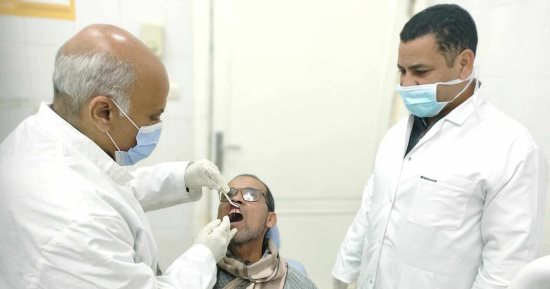حياة كريمة.. توقيع الكشف على 1709 حالات خلال قافلة طبية بقرية دفش بسمالوط