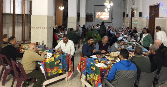 إفطار جماعى لمكفوفين ومكفوفات فى دير الآباء الفرنسيسكان بالموسكى.. صور