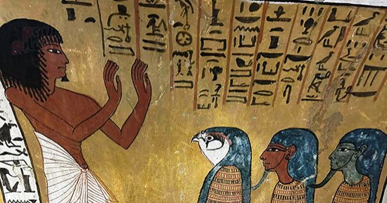 مقبرة سن نجم.. بناها رئيس العمال في دير المدينة والمشرف على بناء مقابر رمسيس الثانى وسيتى الأول.. اكتشفها بدوى عام 1886.. ووجد بداخلها 20 مومياء.. وعالم آثار إنجليزى تقل محتوياتها إلى المتحف البريطاني