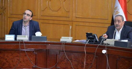 محافظ الإسماعيلية يناقش مشروعات الطرق المقترح تنفيذها ضمن المرحلة الثانية من "حياة كريمة"