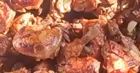 1300 فرخة على النار.. شاهد التجهيز لأكبر مائدة إفطار فى كفر الشيخ