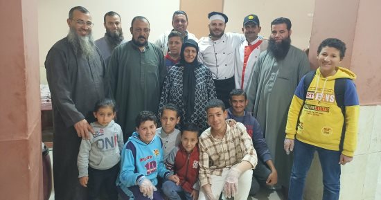 لحمة وأرز وفاكهة داخل مطبخ الخير لإفطار الصائمين فى المنوفية.. فيديو