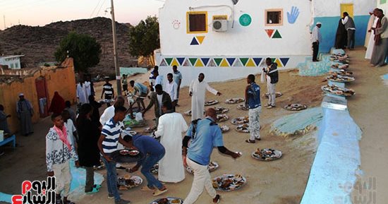 لـمة الإفطار الجماعى.. رمضان فى النوبة أحلى