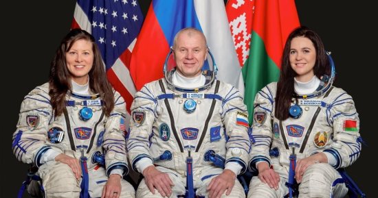 المركبة الروسية “سويوز” تصل بـ 3 رواد فضاء إلى محطة الفضاء الدولية