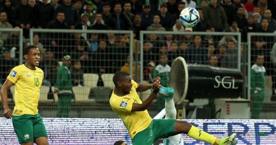 ياسين بنزية يسجل هدفا عالميا مع الجزائر ضد جنوب أفريقيا ويقترب من “بوشكاش”