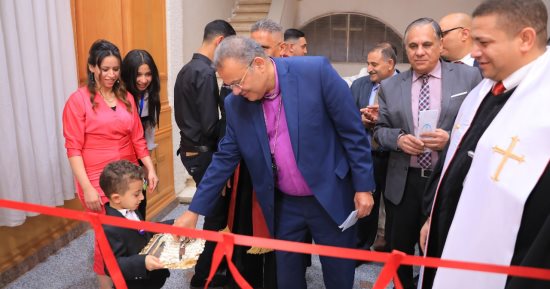 رئيس الطائفة الإنجيلية يُرسّم رجال دين جدد بكنائس المنيا وأسيوط