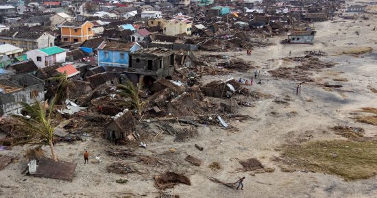 إعصار بيريل يخلف 4 قتلى ويحدث فوضى فى جميع أنحاء منطقة البحر الكاريبى