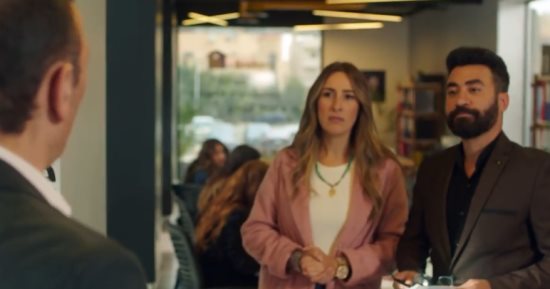 مسلسل فراولة الحلقة 3.. نيللى كريم ترفض العودة لشركة جندى بسبب المدير الصينى