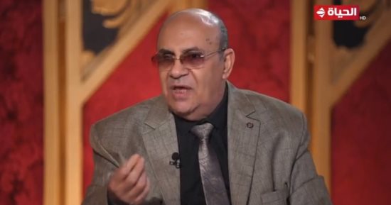 مبروك عطية لـ"ع المسرح": السوشيال ميديا زى الهبلة اللى مسكوها طبلة.. والفن رسالة توجيه مجتمعى لسلوك أفضل وغير ذلك "لهو".. واللى بيحصل فى البرامج الدينية مش "فتاوى".. ويكشف: دخلت السينما مرة واحدة وكانت بـ3 قروش