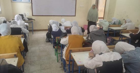 انتظام امتحان شهر مارس لصفوف النقل وحضور مرتفع للتلاميذ.. صور
