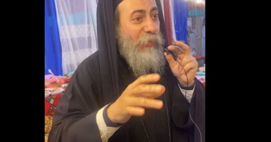"الشيخ" و"أبونا" إيد واحدة لتحضير أجمل مائدة إفطار فى إمبابة