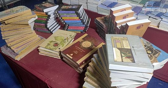 معرض فيصل للكتاب يقدم مجموعة متنوعة من الموسوعات بأسعار مخفضة.. اعرفها