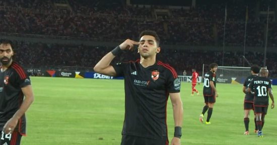 كوكا يتقدم للأهلى بهدف فى مرمى سيمبا التنزانى بالدقيقة 5