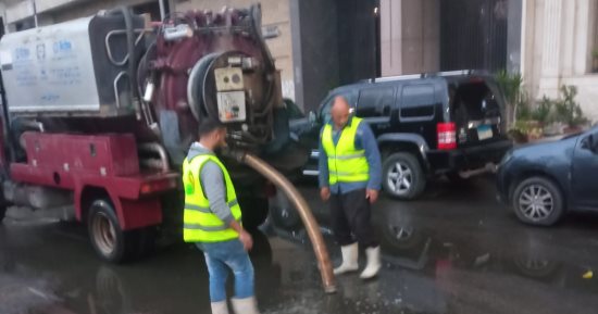 محافظ الجيزة يشدد على متابعة تطهير خطوط صرف مياه الأمطار بالشوارع